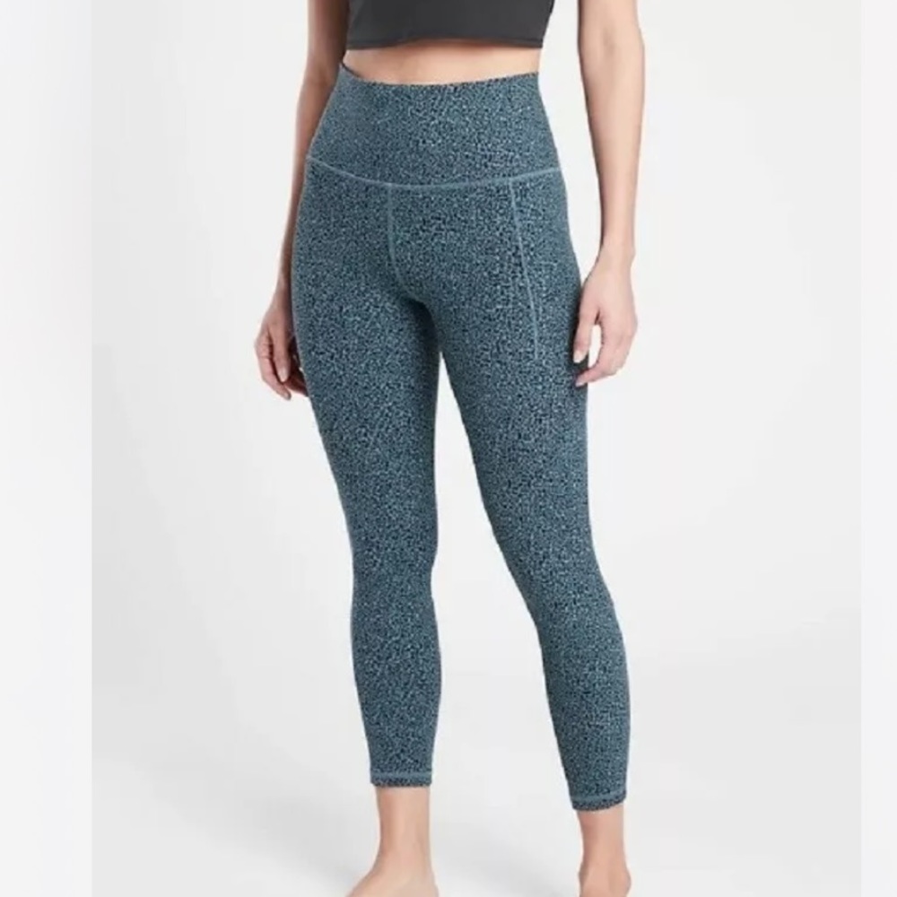 Athleta Salutation Stash Textured Tight
